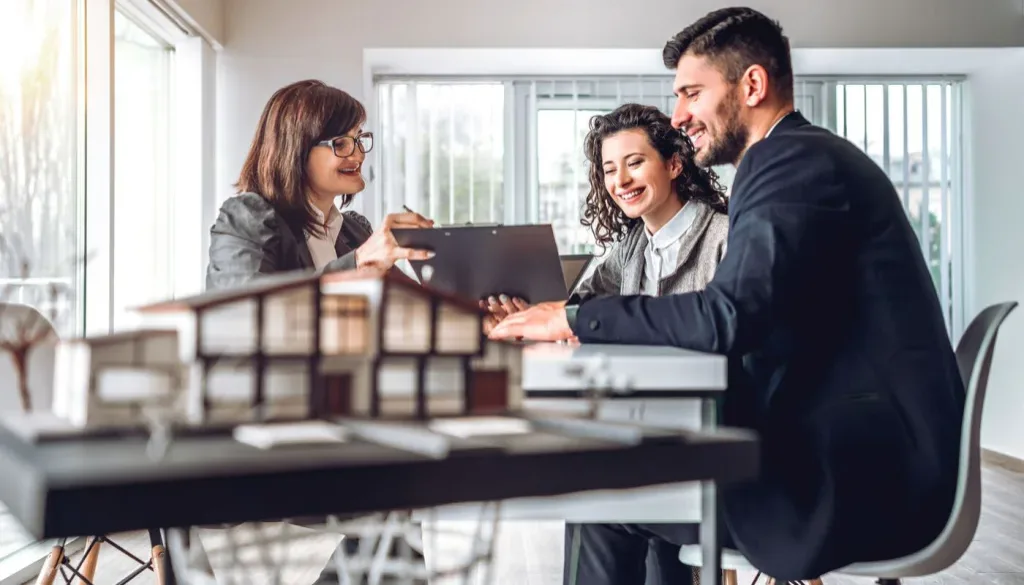 Haus verkaufen ohne Makler: Wann sich der Aufwand wirklich lohnt