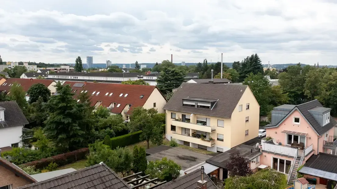 Modernisierte Eigentumswohnung in Bonner Toplage – Hochparterre mit Balkon und Garten – Bild 6 von 23