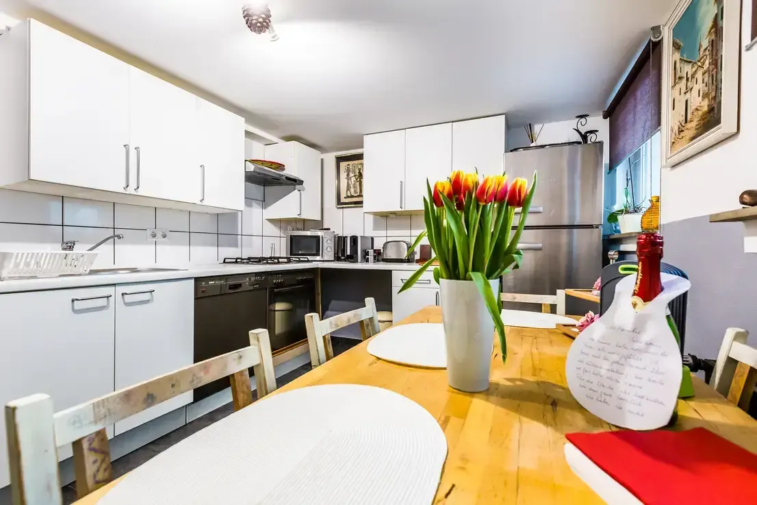 Kölner Familienhaus mit Appartments – lukrative AIRBNB-Lizenz in Toplage – Bild 4 von 27