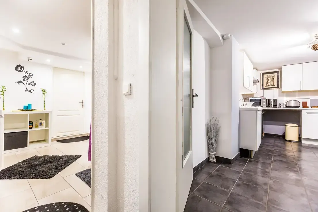 Kölner Familienhaus mit Appartments – lukrative AIRBNB-Lizenz in Toplage – Bild 18 von 27