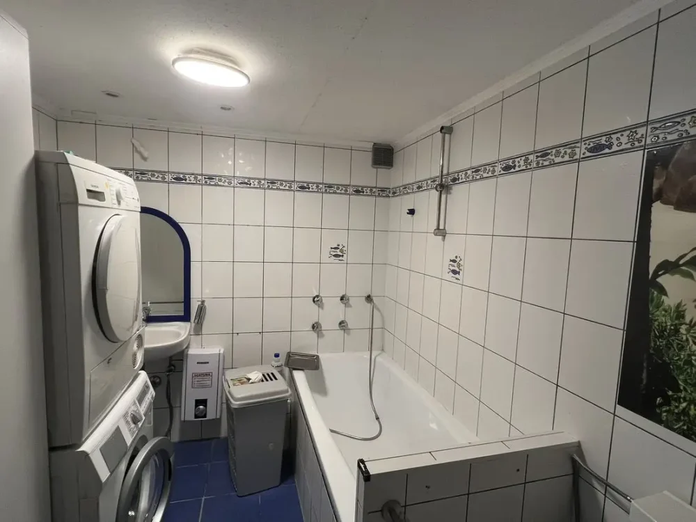 107a5ff3-e9a3-4a3a-ba38-cdfdef002e09-1993349159