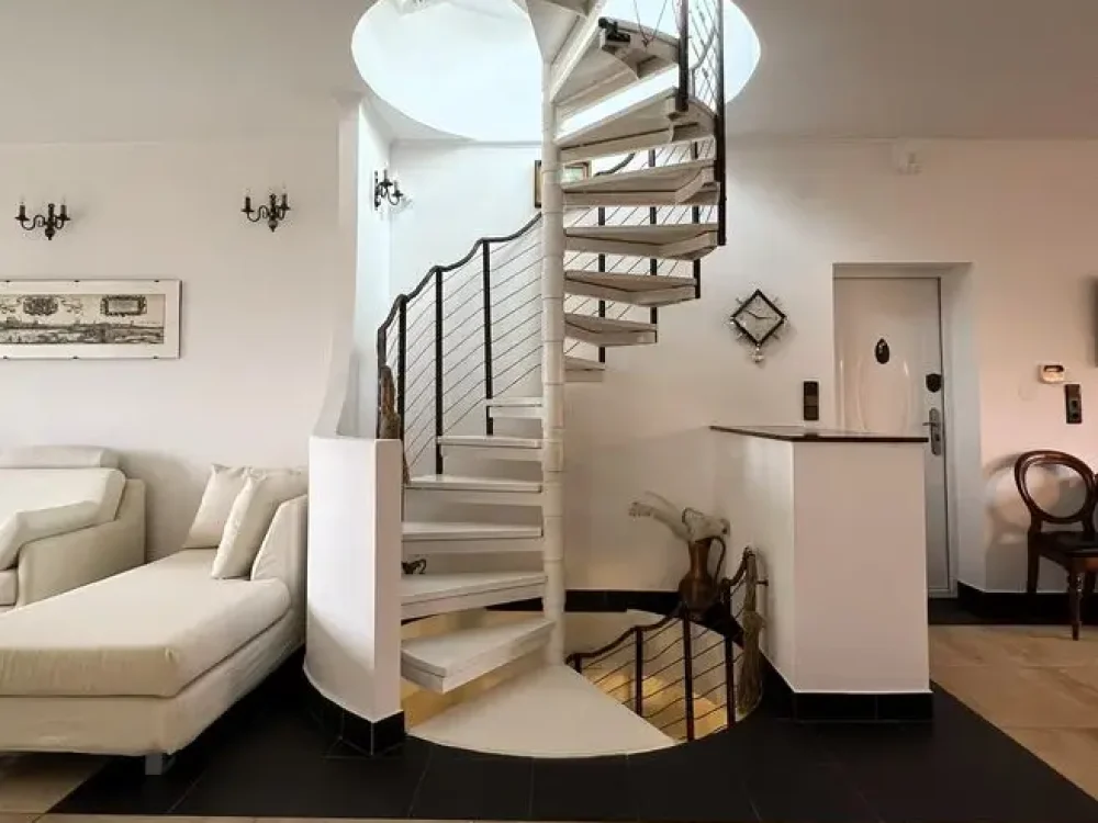 4974239f-ae14-47fc-8353-341c658f04a7-2008206749