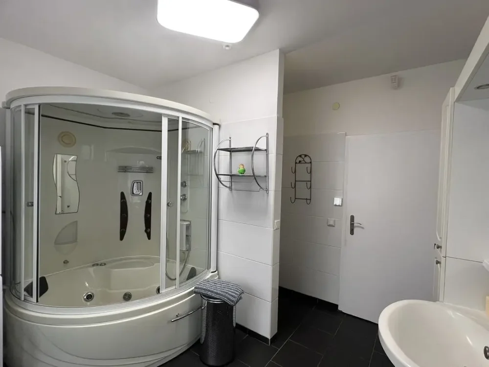 57c7127a-45bb-4999-8d24-20314ba13821-2008207696