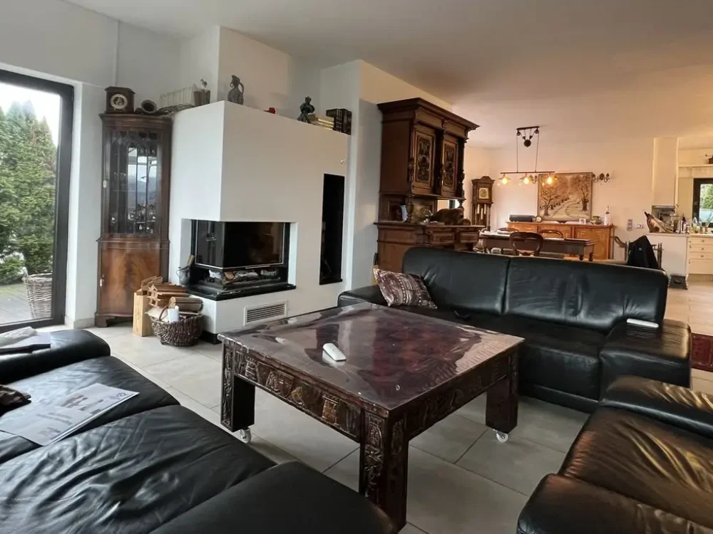 e1a4c60d-079f-403f-ad0e-7911ba091cc0-2008206967