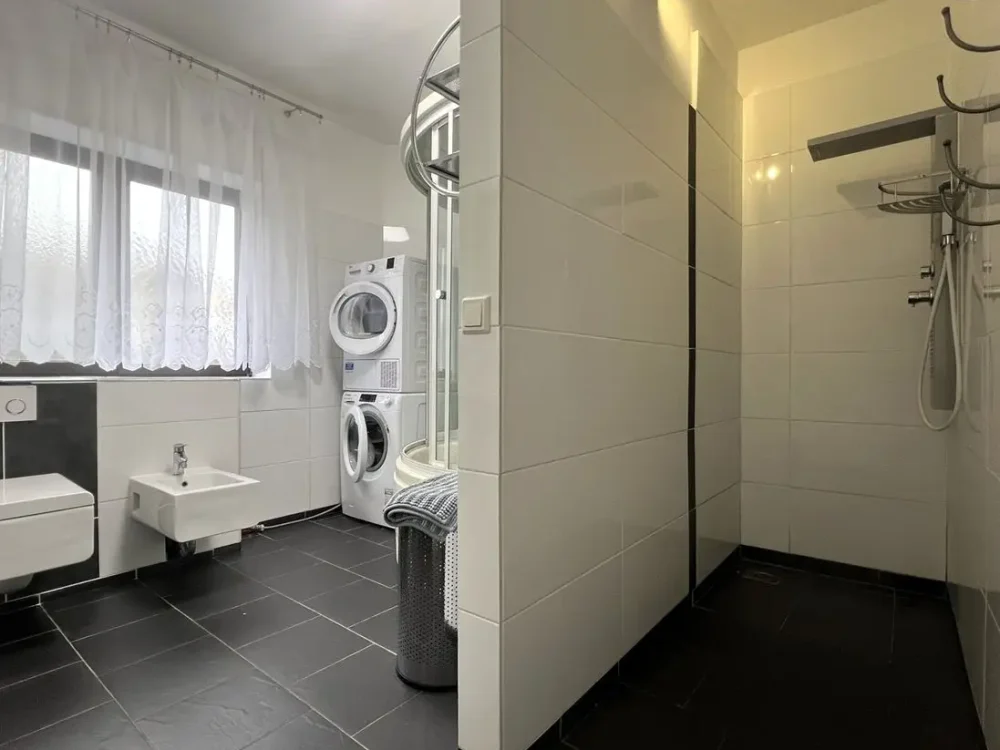 f6ea9ecb-3b4c-48bc-850e-4dc627c9fb8c-2008206695